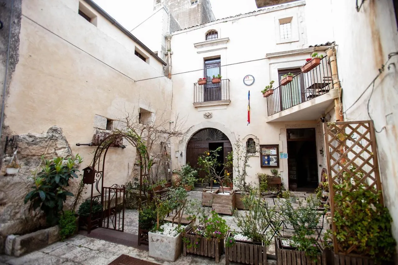 Si-Moutique, Le Case-Grotte Degli Avi 2 Modica 0*,  İtalya