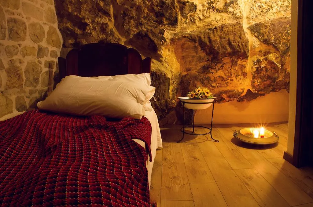 Si-Moutique, Le Case-Grotte Degli Avi 2 Modica 0*,  İtalya
