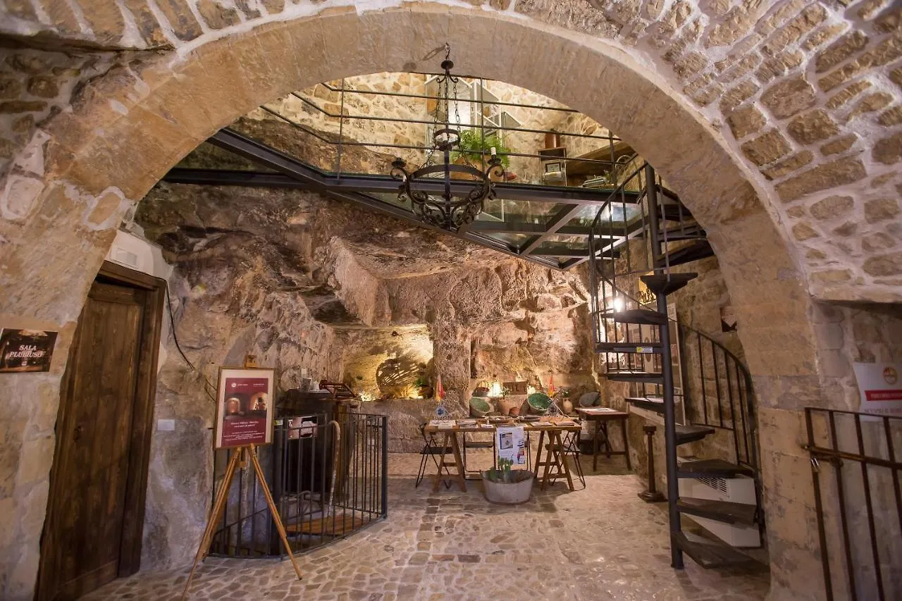 Si-Moutique, Le Case-Grotte Degli Avi 2 Modica 0*,  İtalya